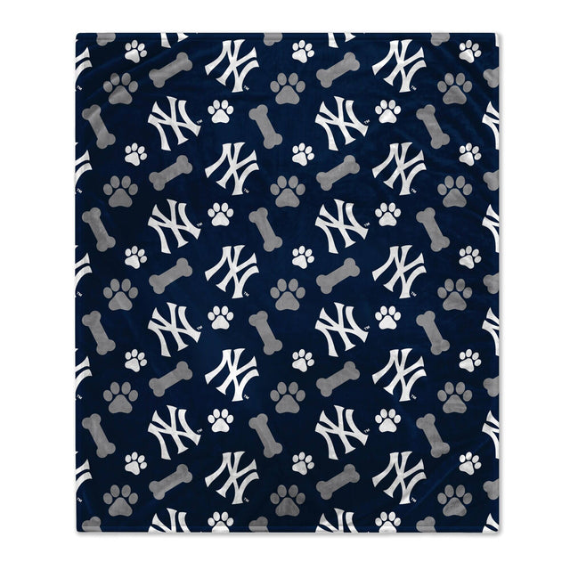 Front. Pegasus - New York Yankees 40" x 50" Lightweight Bones Flannel Fleece Pet Blanket - Navy.