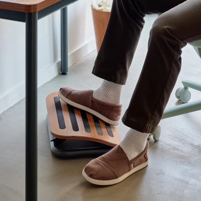 Front. Branch Furniture - Adjustable Footrest – Ergonomic Comfort & Support for Healthier Posture at Any Desk - Walnut.