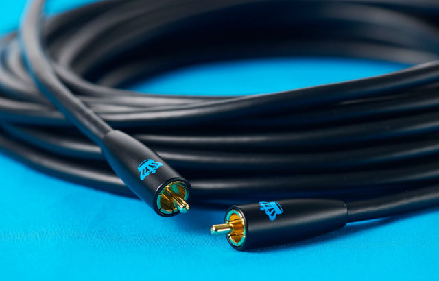 Front. REL - Commander Black Cable 3M - Black.