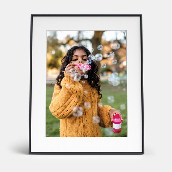 Aura Home - Aura Walden 15" Digital Wifi Photo Frame-Carbon with Paper Mat - Carbon (Dark)