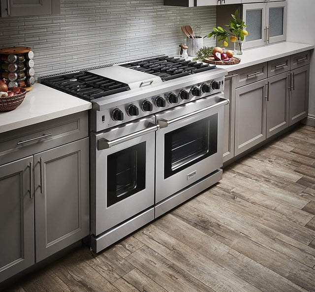 Angle. Thor Kitchen - 6.8 cu ft Freestanding Double Oven Convection Gas Range - Stainless Steel.